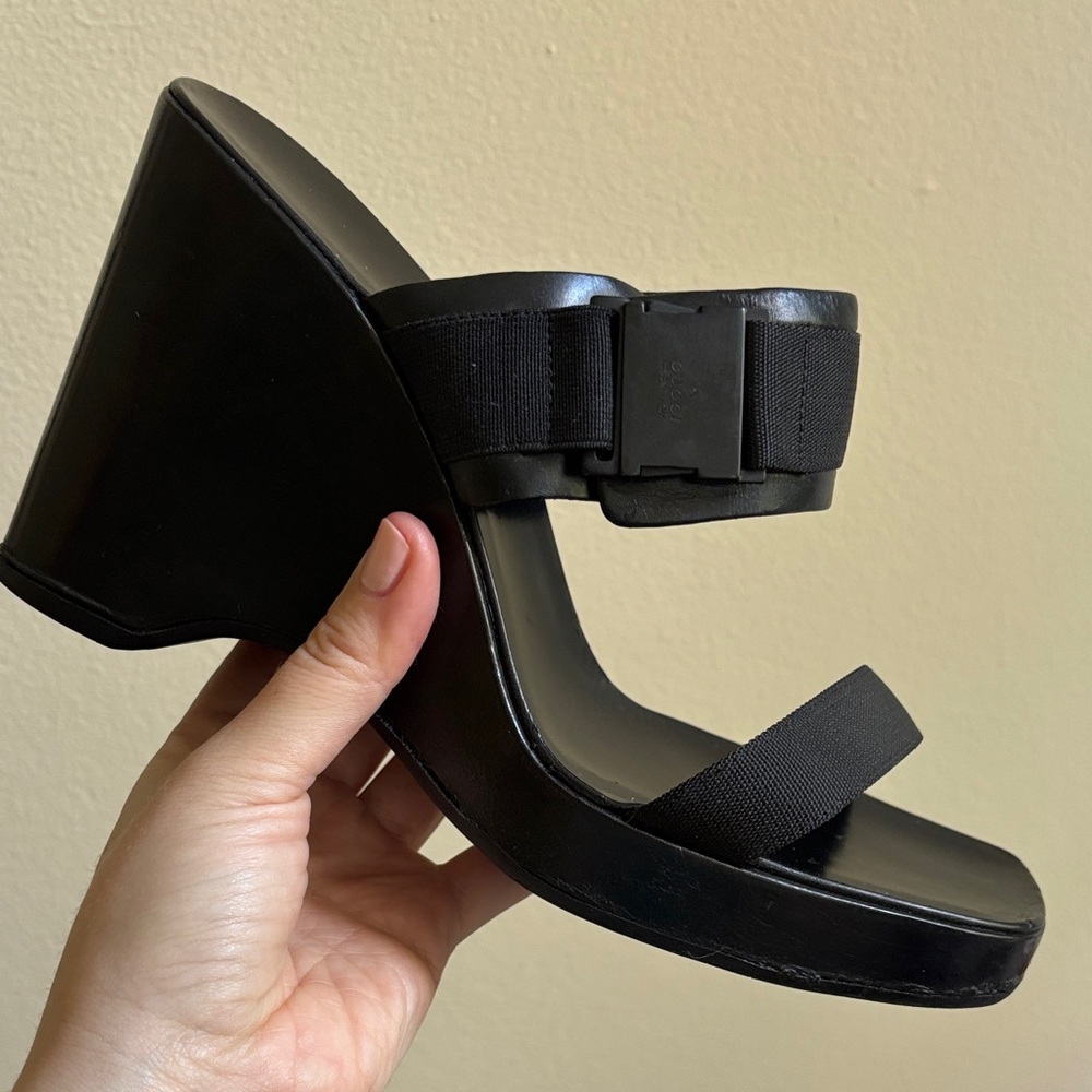 Vintage Gucci Black Wedge Sandals Size 7.5 - Picture 3 of 4